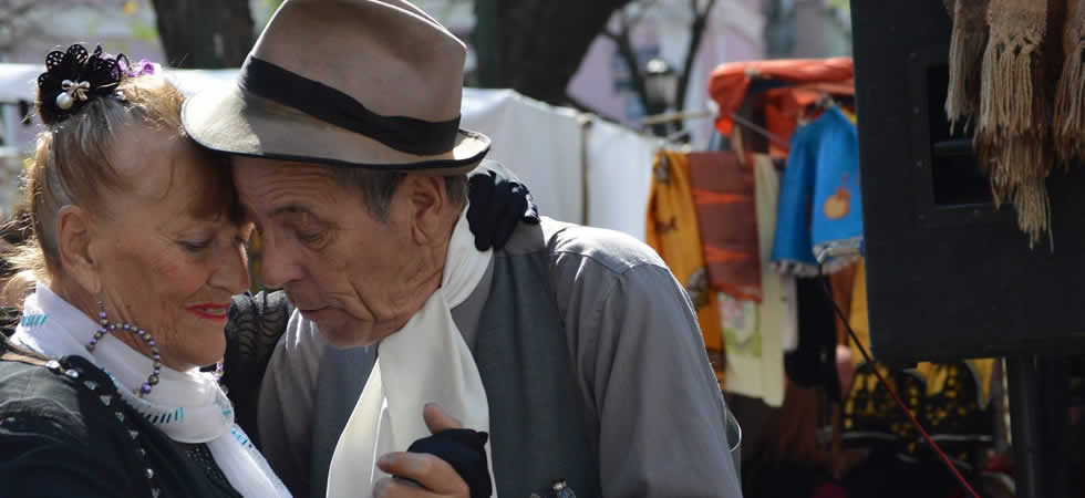 Couple tango dancing la Boca