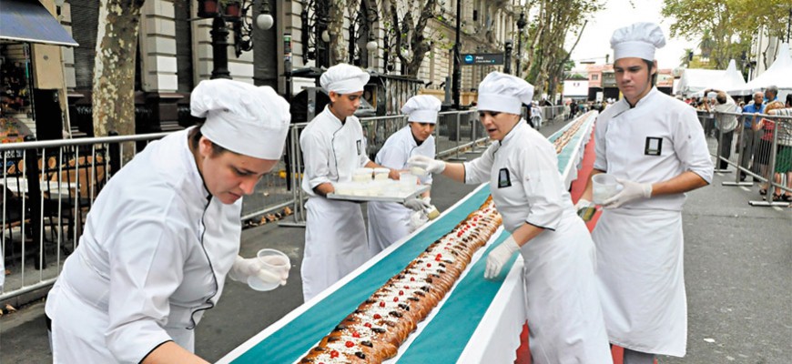 The biggest Easter bread braid of the country